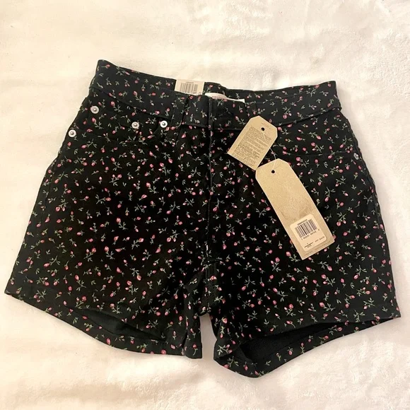 Levi’s Mid-length Shorts - Picture 1 of 5